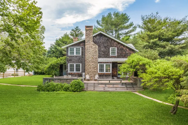 North Fork Dream Home: Shingled cottage with storybook charm steps from Horton Point Lighthouse
